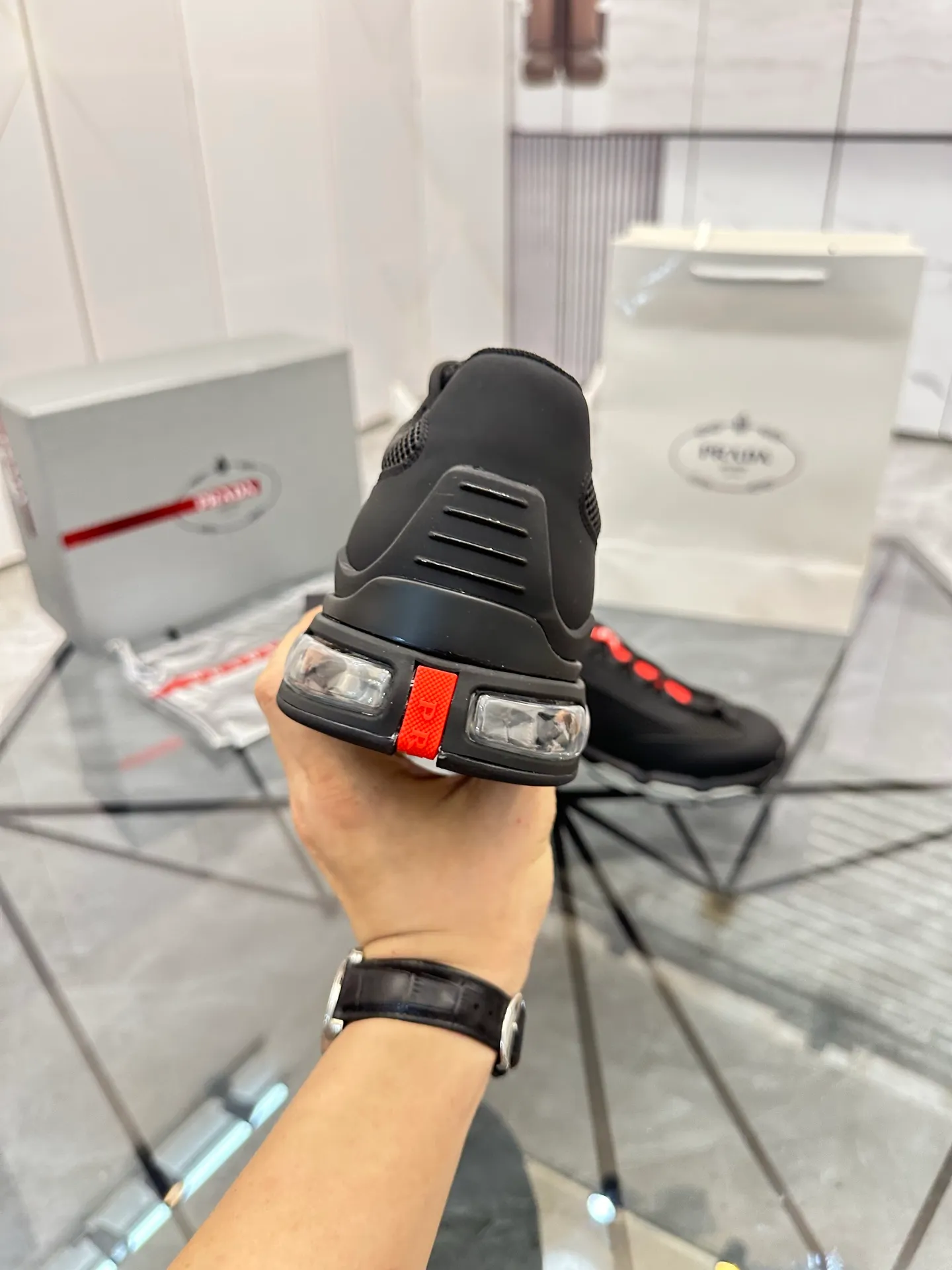 Men's shoes for sale 💰: 💰P660¥ High-end top quality Product trademark: Prada *"Prada*" low-top casual shoes Regular size: 38-45 (can be customized to 46) Product materials: Upper imported first-layer cowhide spliced ​​with original fabric, breathable lining, cowhide foot pads, original air cushion outsole. No.: 001